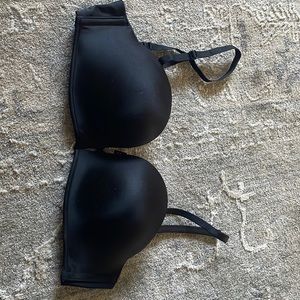 Victoria secret push up bra 32 B. Never been used due wrong size! Also strapless